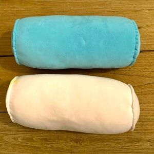 2 pillows one pink one blue